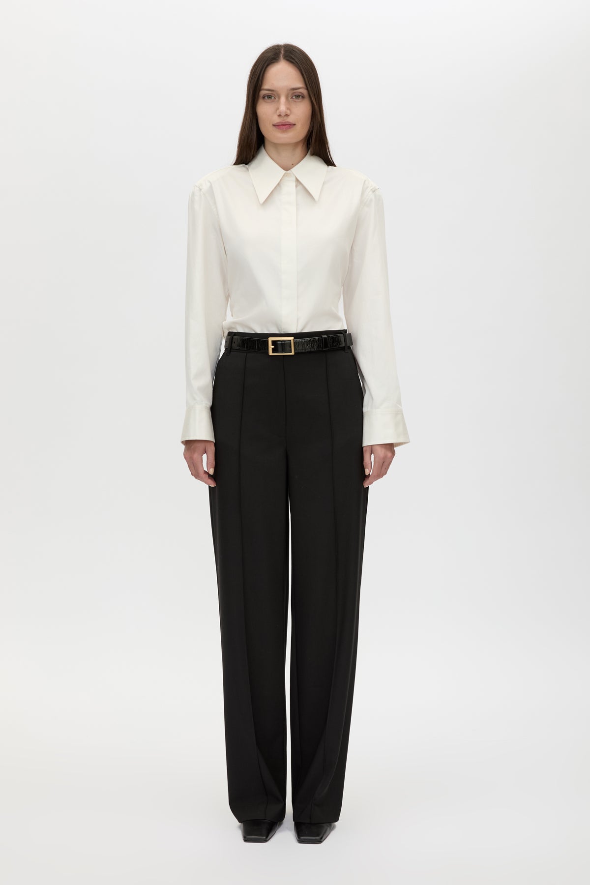 Styled view CAMILLA AND MARC adjustable Tarn Fitted Long Sleeve Shirt in cream with removable shoulder pads.