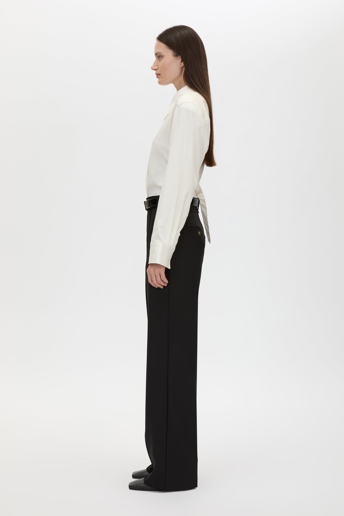 Side view CAMILLA AND MARC adjustable Tarn Fitted Long Sleeve Shirt in cream with removable shoulder pads.
