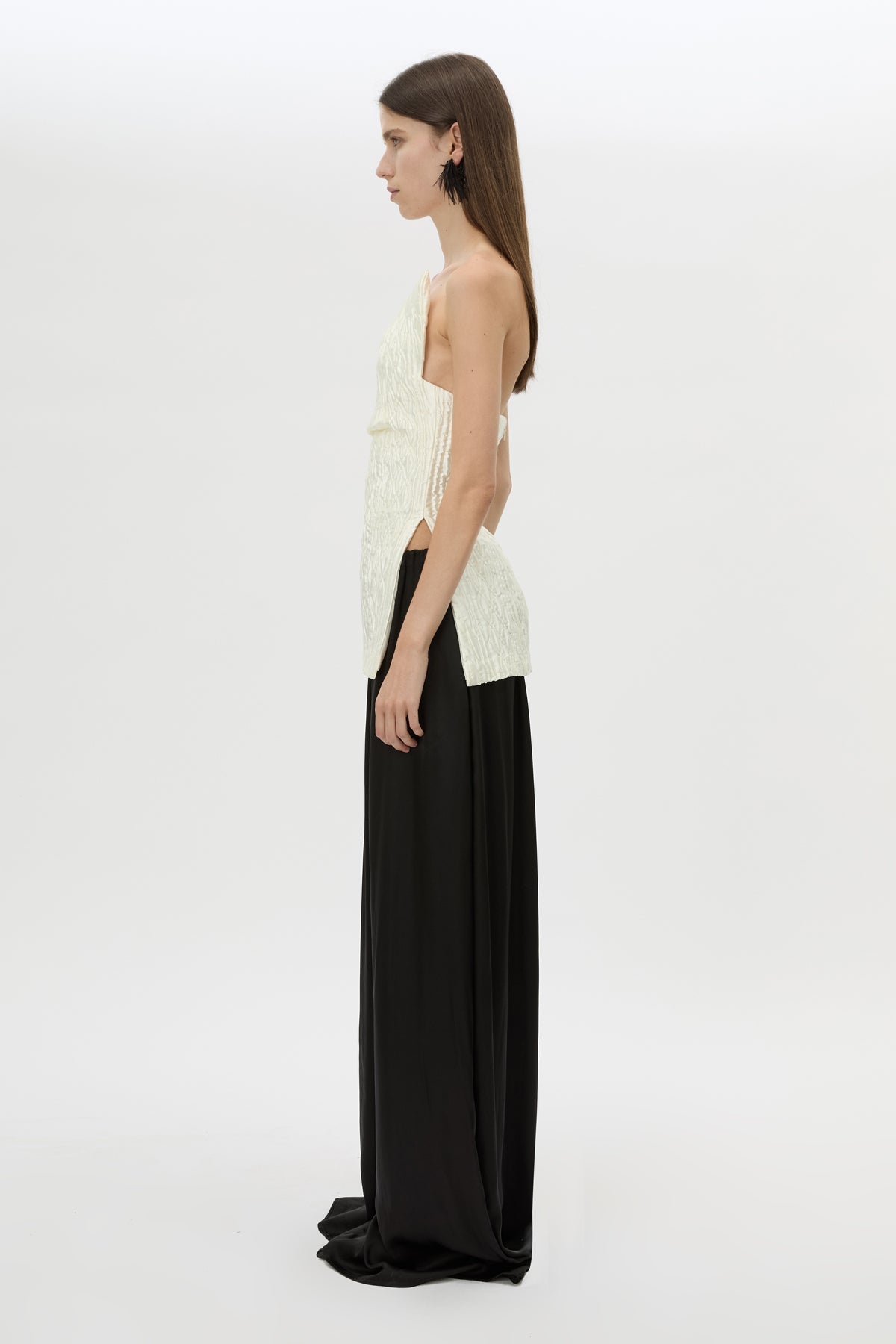 Side view CAMILLA AND MARC Elise Top in Cream with sculpted fit, off‑shoulder design and side hem splits.