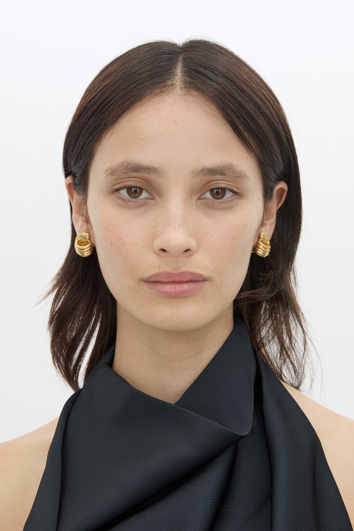 Front view CAMILLA AND MARC Odin Earrings 18k gold-plated geometric knot earrings.