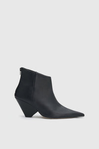 Side view CAMILLA AND MARC Rhys Boot in Black. 