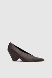 Side view CAMILLA AND MARC Rhys Leather Pump in Espresso made from Spanish Nappa with pointed toe silhouette. 