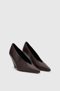 Three-quarter view CAMILLA AND MARC Rhys Leather Pump in Espresso made from Spanish Nappa with pointed toe silhouette.  